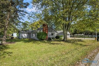 5911 Plympton Circle, Oregon, OH 43616