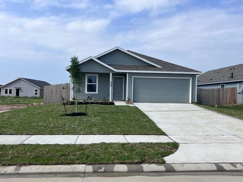 379 Kingston Way, Waller, TX 77484