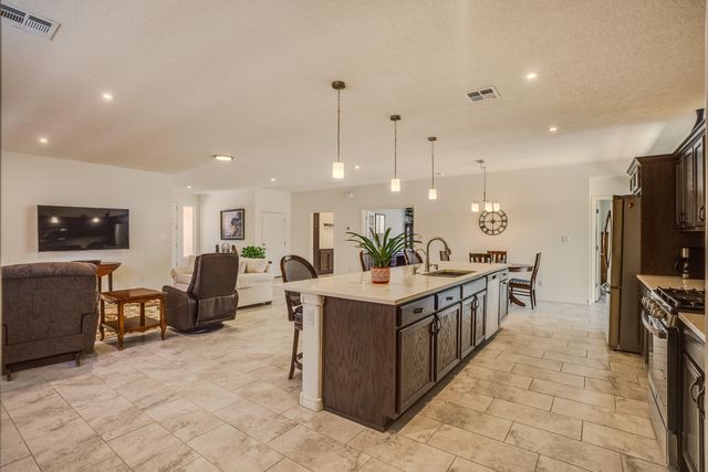 590 Rio Chama Circle SW, Los Lunas, NM 87031