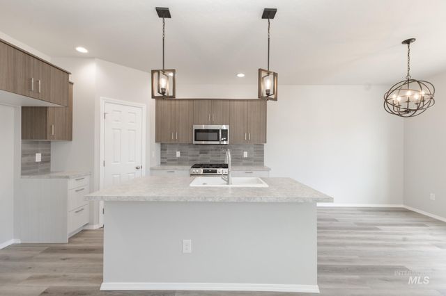 3751 E Jamestown Dr, Nampa, ID 83686