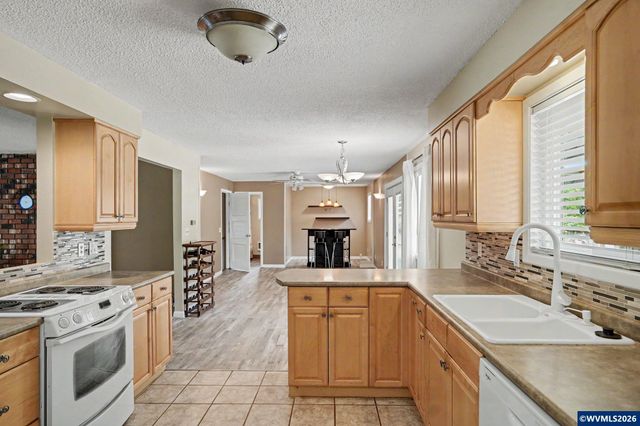 3371 Vitae Springs Rd S, Salem, OR 97306