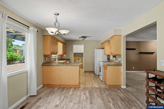 3371 Vitae Springs Rd S, Salem, OR 97306
