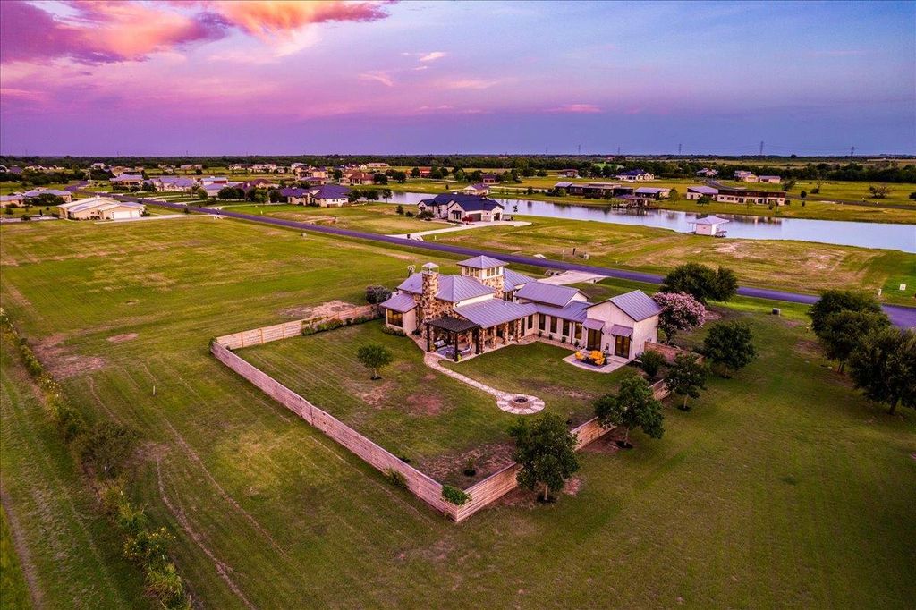 106 River Ranch CIR, Martindale, TX 78655