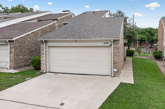 2208 Salem Drive, Carrollton, TX 75006