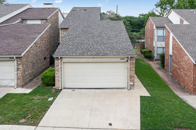 2208 Salem Drive, Carrollton, TX 75006