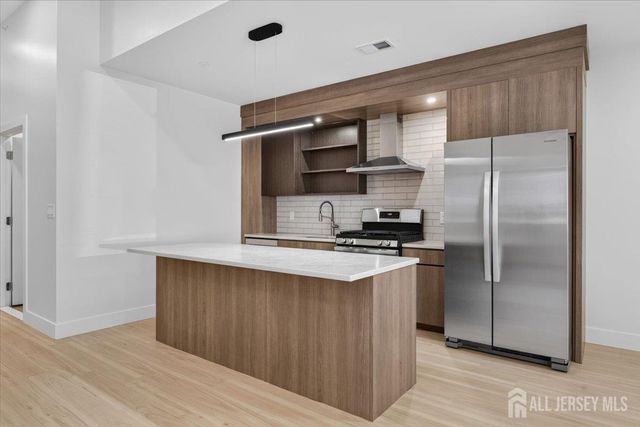 810 N 2nd Avenue 3, Highland Park, NJ 08904