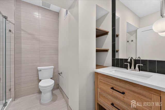 810 N 2nd Avenue 3, Highland Park, NJ 08904