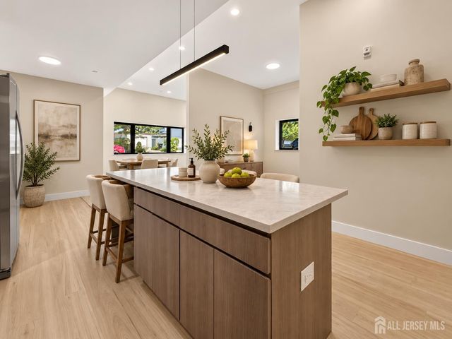 810 N 2nd Avenue 3, Highland Park, NJ 08904