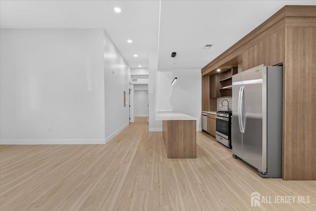 810 N 2nd Avenue 3, Highland Park, NJ 08904
