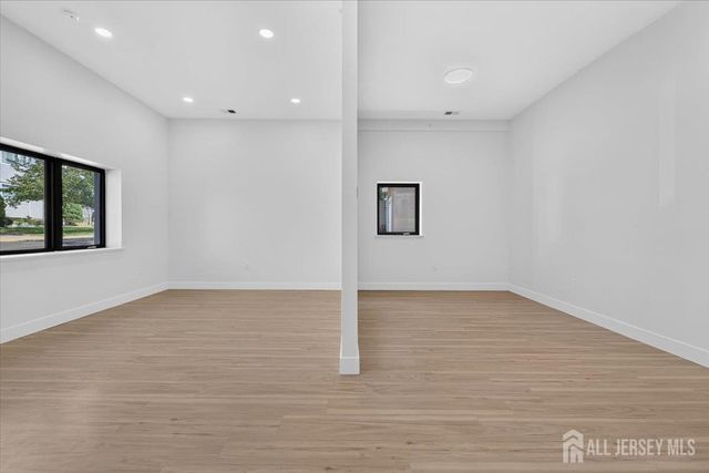810 N 2nd Avenue 3, Highland Park, NJ 08904