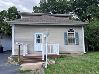 8135 Ellerton Avenue, St Louis, MO 63114