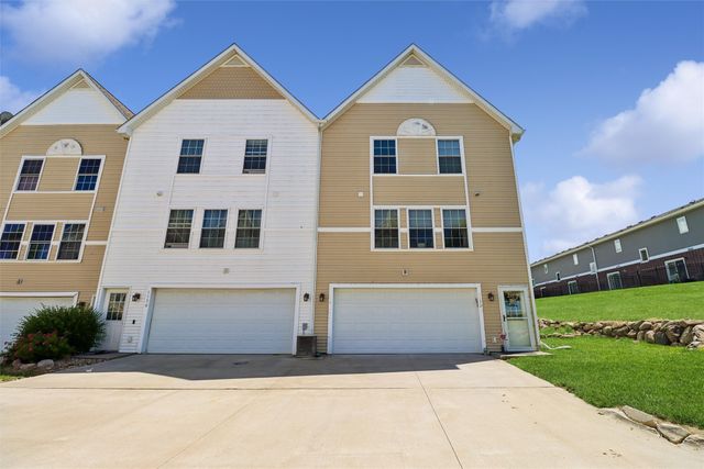 1132 10th Avenue NW, Altoona, IA 50009