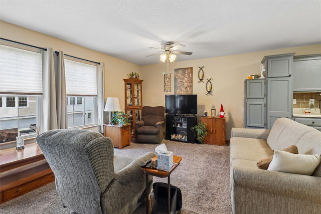 1132 10th Avenue NW, Altoona, IA 50009