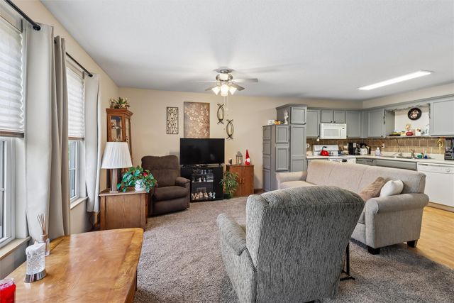 1132 10th Avenue NW, Altoona, IA 50009