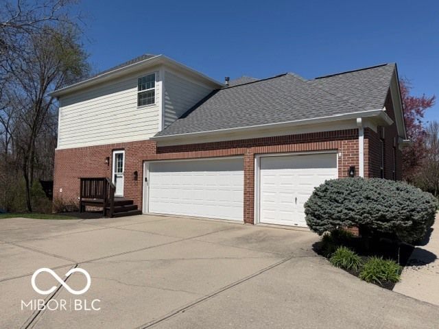 11716 Shadowwood Court, Zionsville, IN 46077