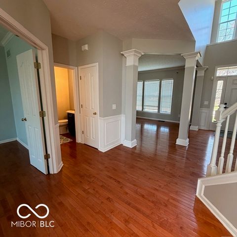 11716 Shadowwood Court, Zionsville, IN 46077