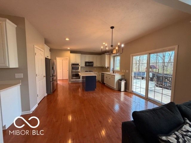 11716 Shadowwood Court, Zionsville, IN 46077