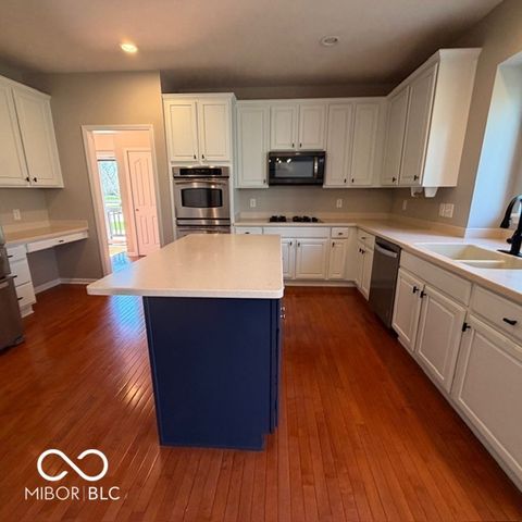 11716 Shadowwood Court, Zionsville, IN 46077