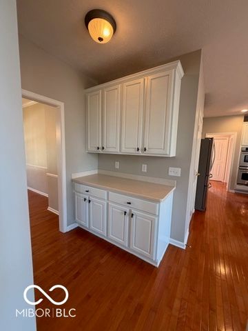 11716 Shadowwood Court, Zionsville, IN 46077