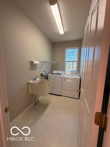 11716 Shadowwood Court, Zionsville, IN 46077