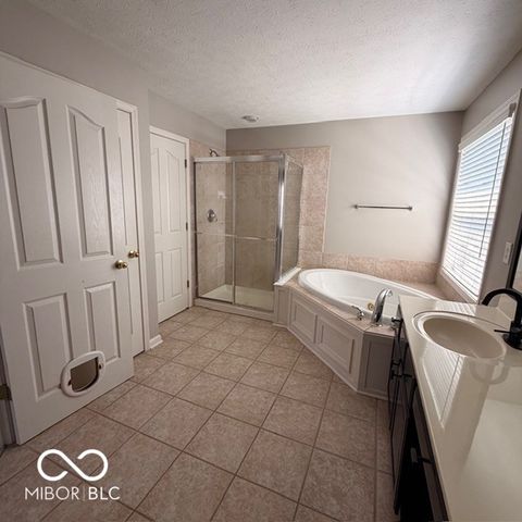 11716 Shadowwood Court, Zionsville, IN 46077