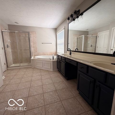 11716 Shadowwood Court, Zionsville, IN 46077