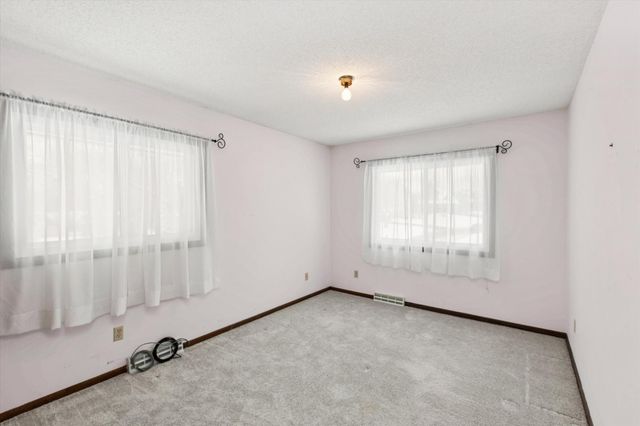 9676 Crestwood Terrace, Eden Prairie, MN 55347