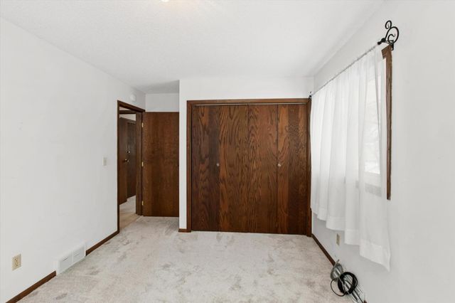 9676 Crestwood Terrace, Eden Prairie, MN 55347