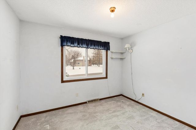 9676 Crestwood Terrace, Eden Prairie, MN 55347