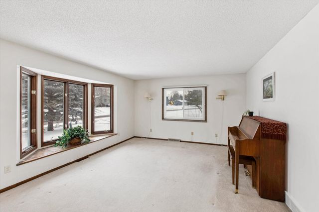 9676 Crestwood Terrace, Eden Prairie, MN 55347