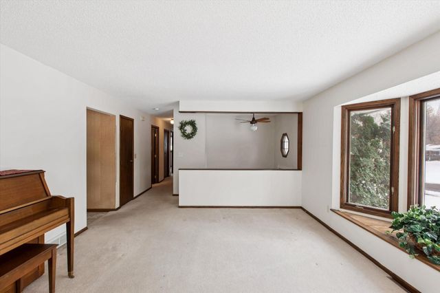 9676 Crestwood Terrace, Eden Prairie, MN 55347