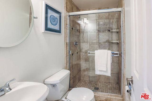 6700 Hillpark Drive 204, Los Angeles, CA 90068