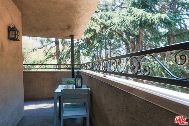 6700 Hillpark Drive 204, Los Angeles, CA 90068