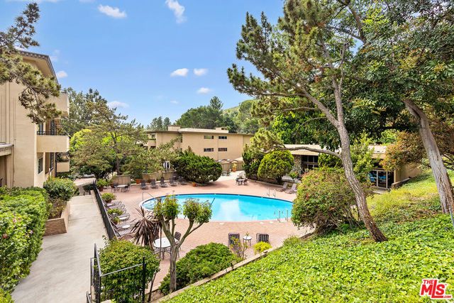 6700 Hillpark Drive 204, Los Angeles, CA 90068