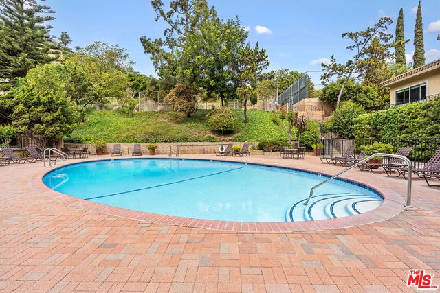 6700 Hillpark Drive 204, Los Angeles, CA 90068