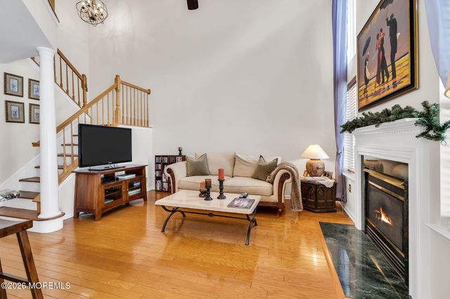 16 Sunningdale Circle, Manalapan, NJ 07726