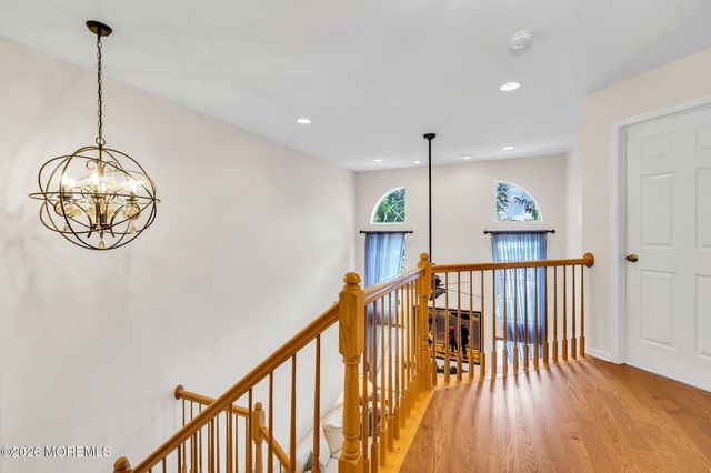 16 Sunningdale Circle, Manalapan, NJ 07726