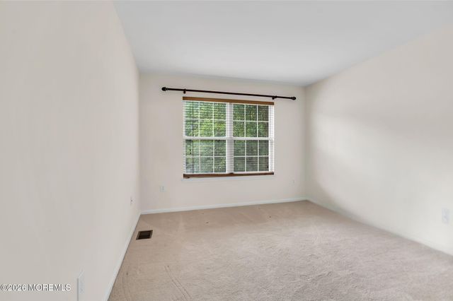 16 Sunningdale Circle, Manalapan, NJ 07726