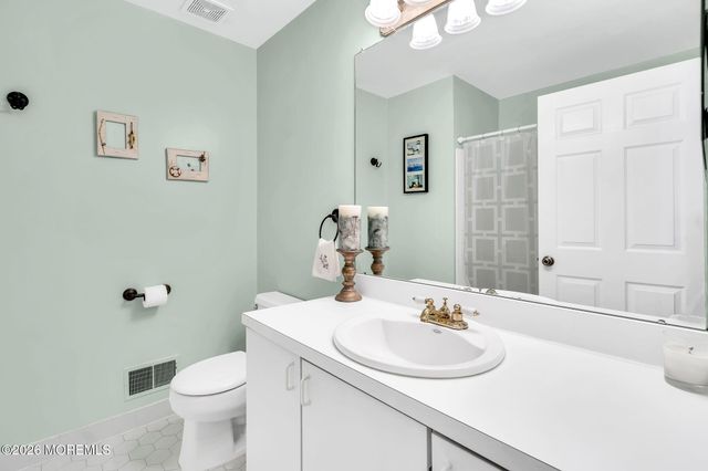 16 Sunningdale Circle, Manalapan, NJ 07726