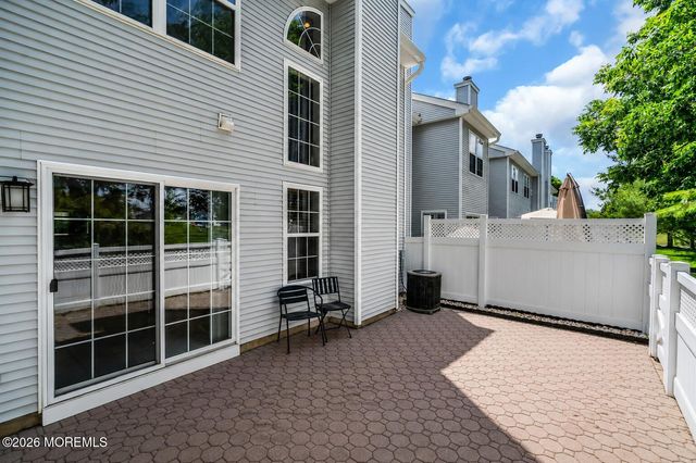 16 Sunningdale Circle, Manalapan, NJ 07726