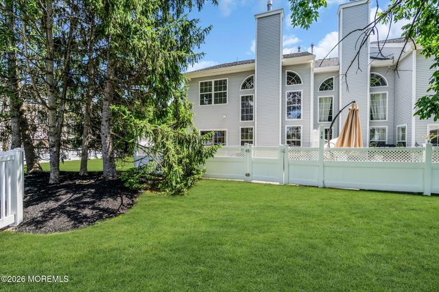 16 Sunningdale Circle, Manalapan, NJ 07726