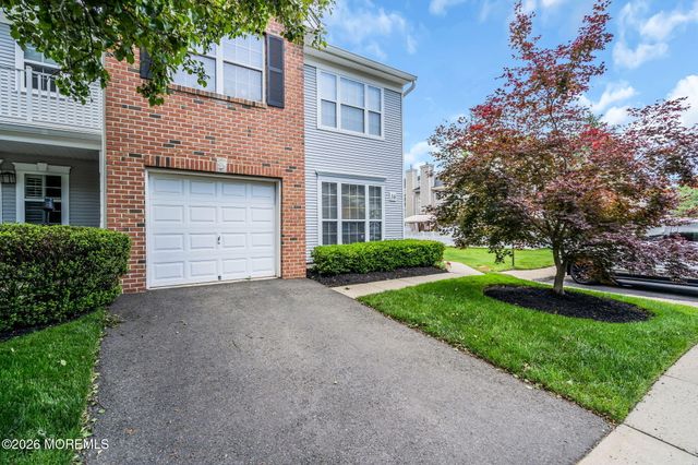 16 Sunningdale Circle, Manalapan, NJ 07726