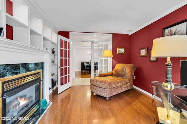 16 Sunningdale Circle, Manalapan, NJ 07726