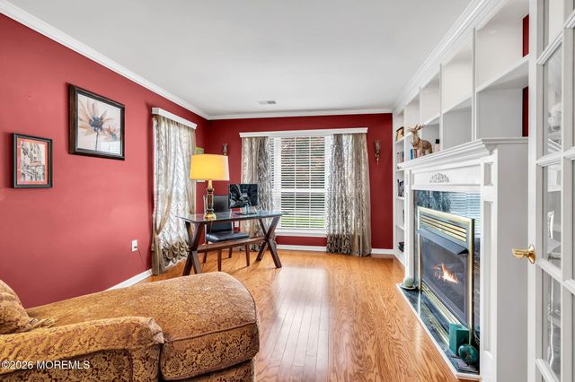 16 Sunningdale Circle, Manalapan, NJ 07726