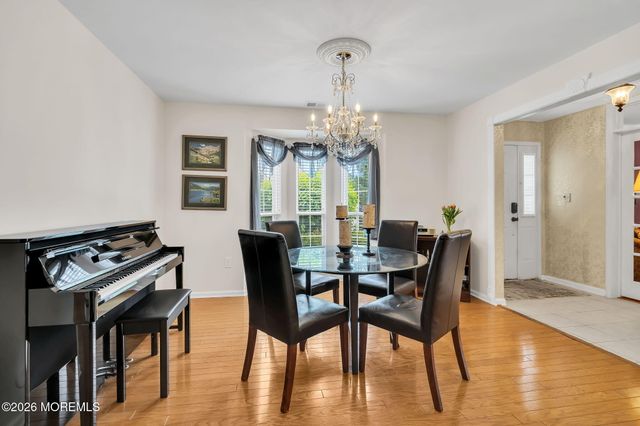 16 Sunningdale Circle, Manalapan, NJ 07726