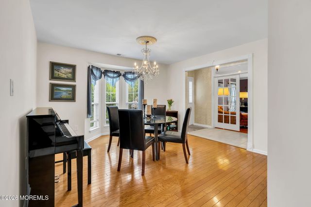 16 Sunningdale Circle, Manalapan, NJ 07726