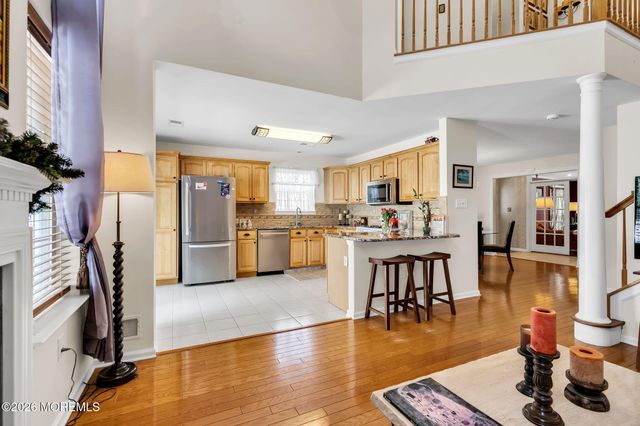 16 Sunningdale Circle, Manalapan, NJ 07726