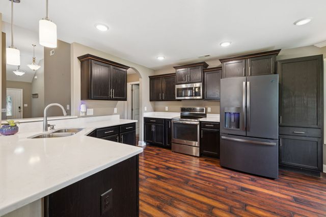 510 Sourwood Dr, Clarksville, TN 37042