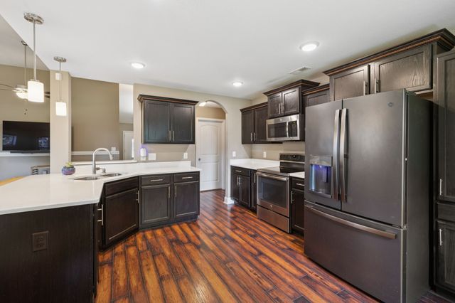 510 Sourwood Dr, Clarksville, TN 37042