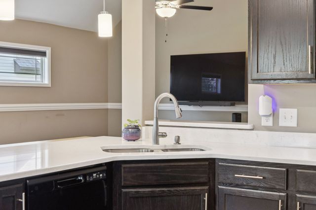 510 Sourwood Dr, Clarksville, TN 37042